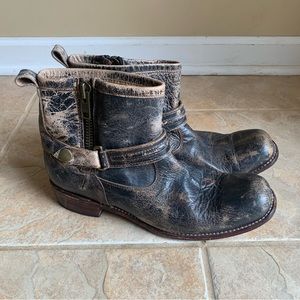 Bed|Stu distressed harness side zip ankle boots